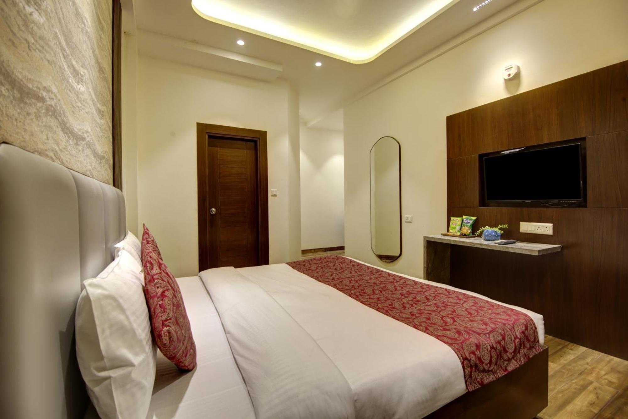 Hotel Kashish Plaza - 5 Mins From Metro Station Delhi  Exterior photo