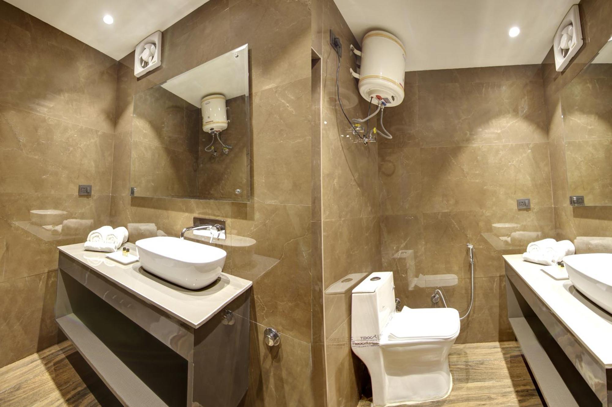 Hotel Kashish Plaza - 5 Mins From Metro Station Delhi  Exterior photo