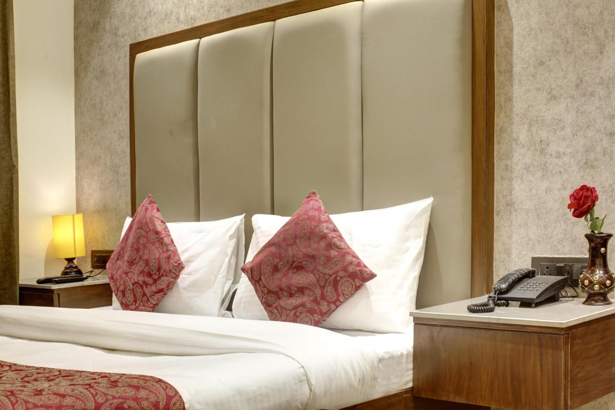 Hotel Kashish Plaza - 5 Mins From Metro Station Delhi  Exterior photo