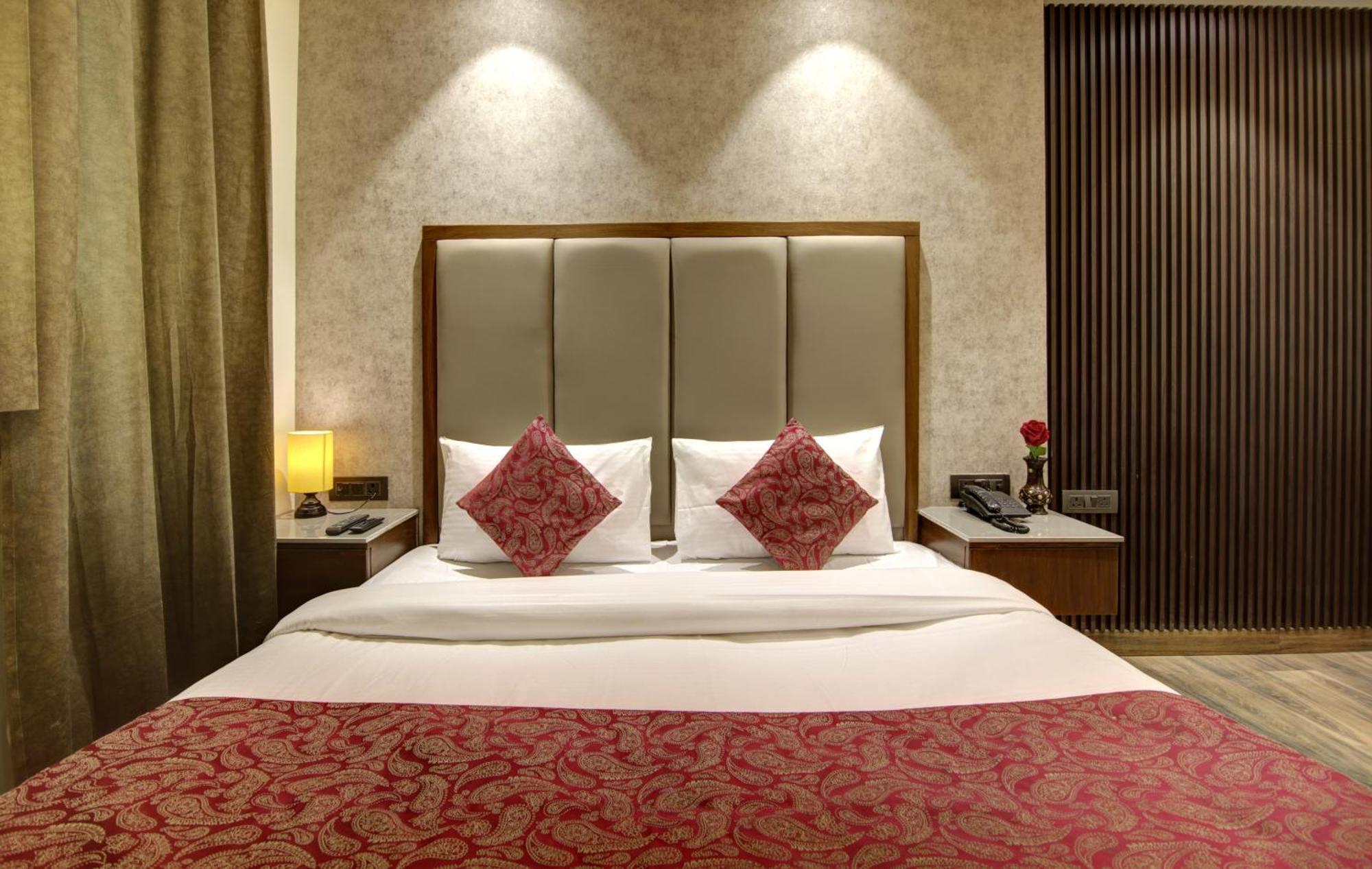Hotel Kashish Plaza - 5 Mins From Metro Station Delhi  Exterior photo