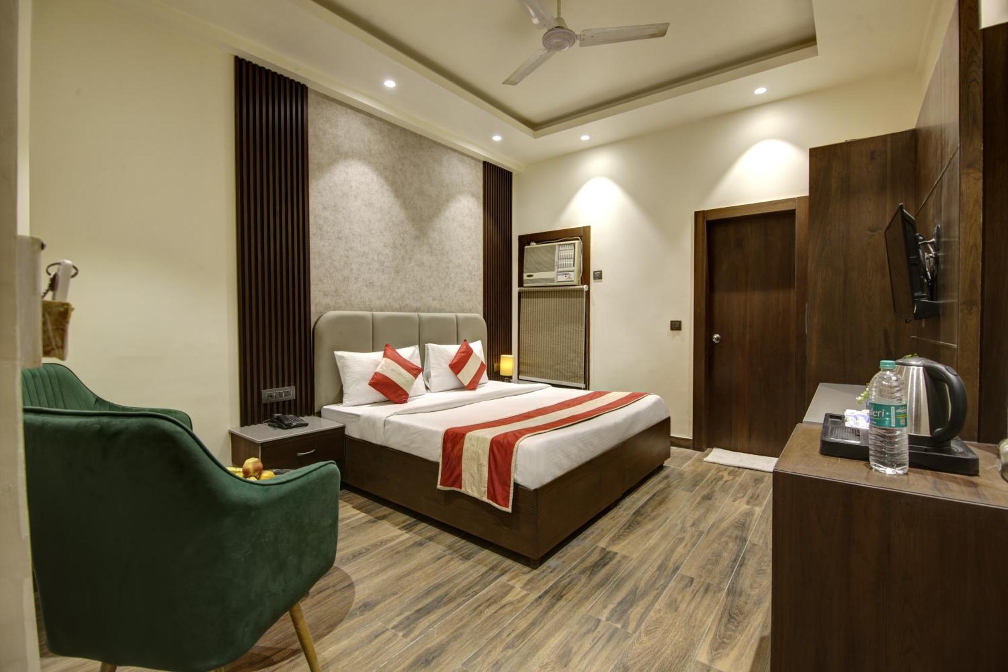 Hotel Kashish Plaza - 5 Mins From Metro Station Delhi  Exterior photo